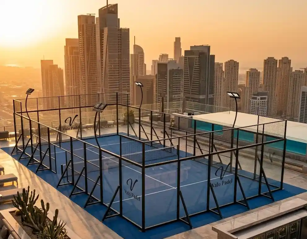 Freestanding padel court for rooftop club deployment